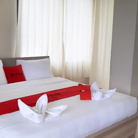 Reddoorz Plus @ Bitung City Center Dış mekan fotoğraf