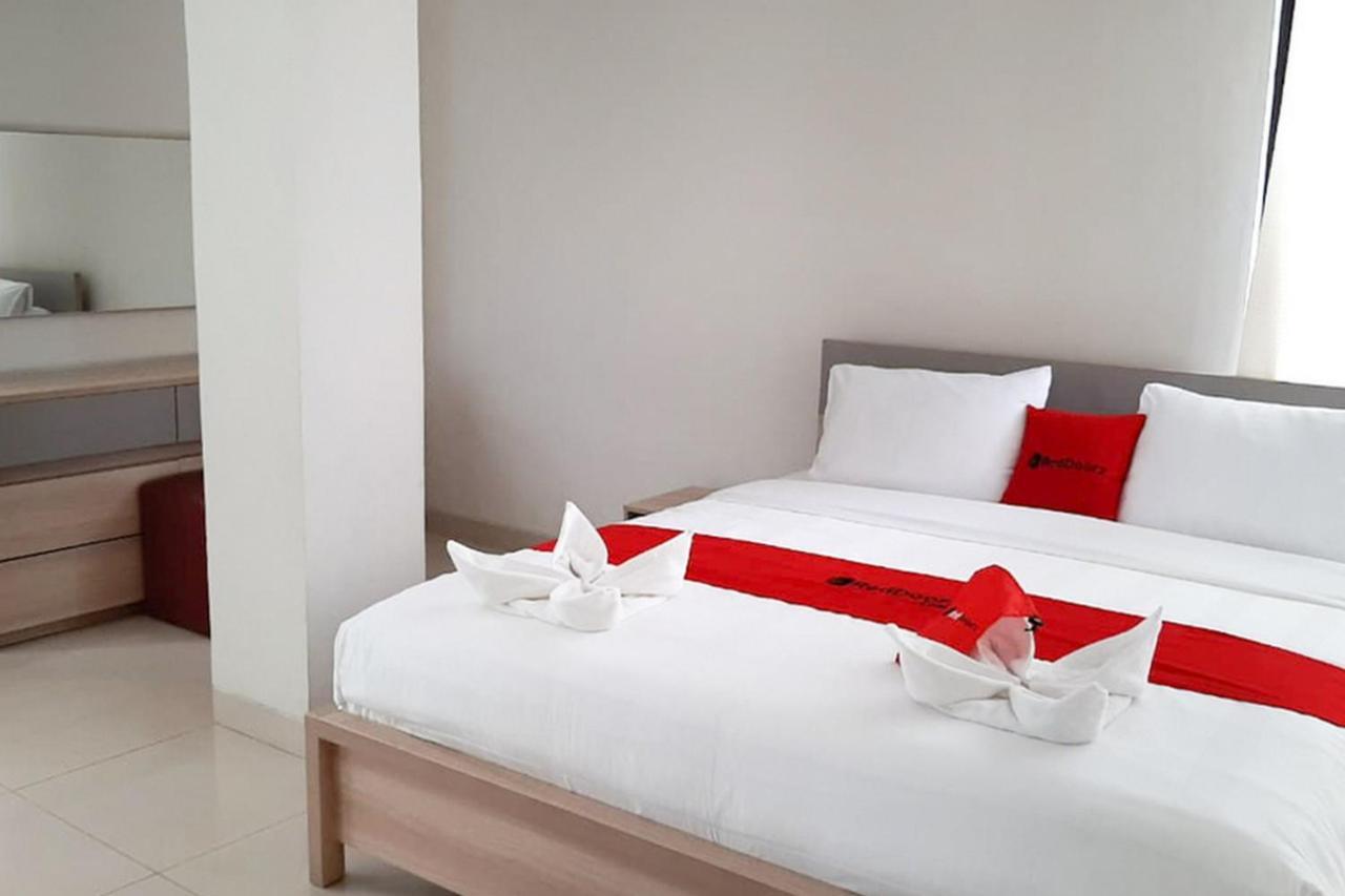 Reddoorz Plus @ Bitung City Center Dış mekan fotoğraf