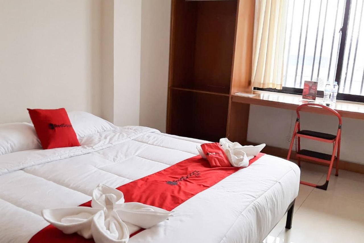 Reddoorz Plus @ Bitung City Center Dış mekan fotoğraf