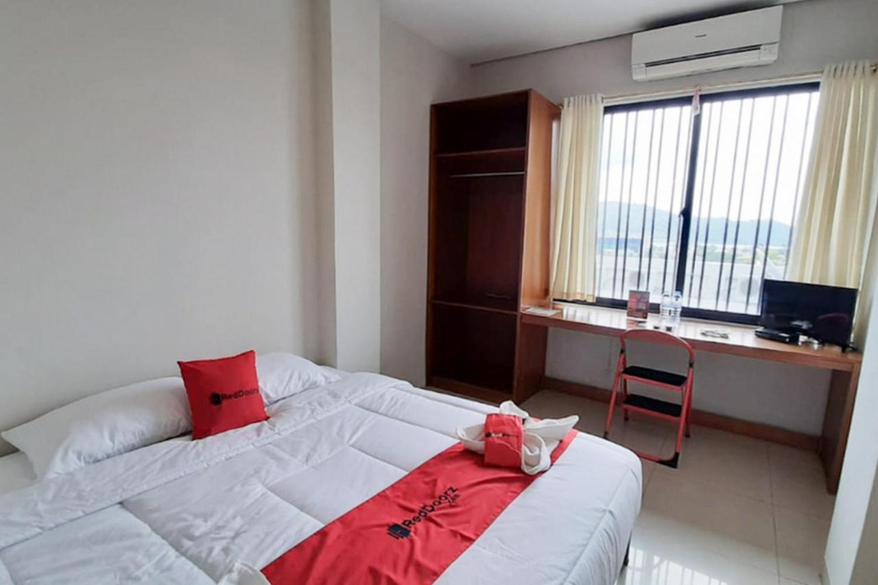 Reddoorz Plus @ Bitung City Center Dış mekan fotoğraf