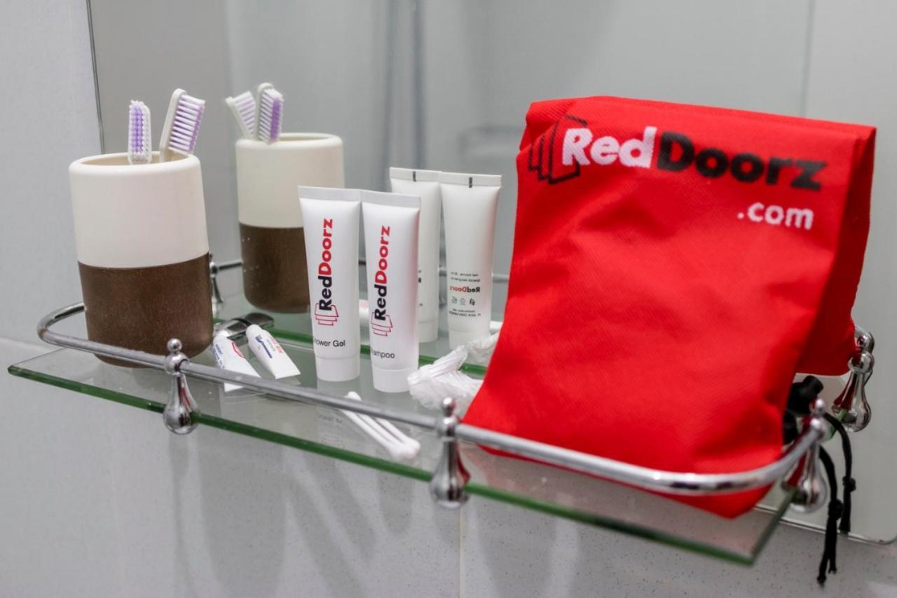 Reddoorz Plus @ Bitung City Center Dış mekan fotoğraf