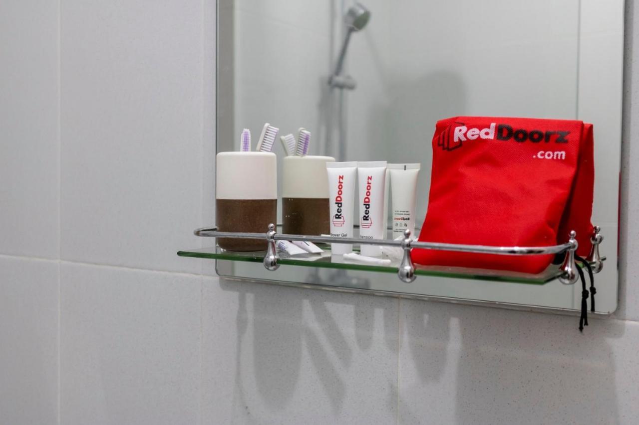 Reddoorz Plus @ Bitung City Center Dış mekan fotoğraf